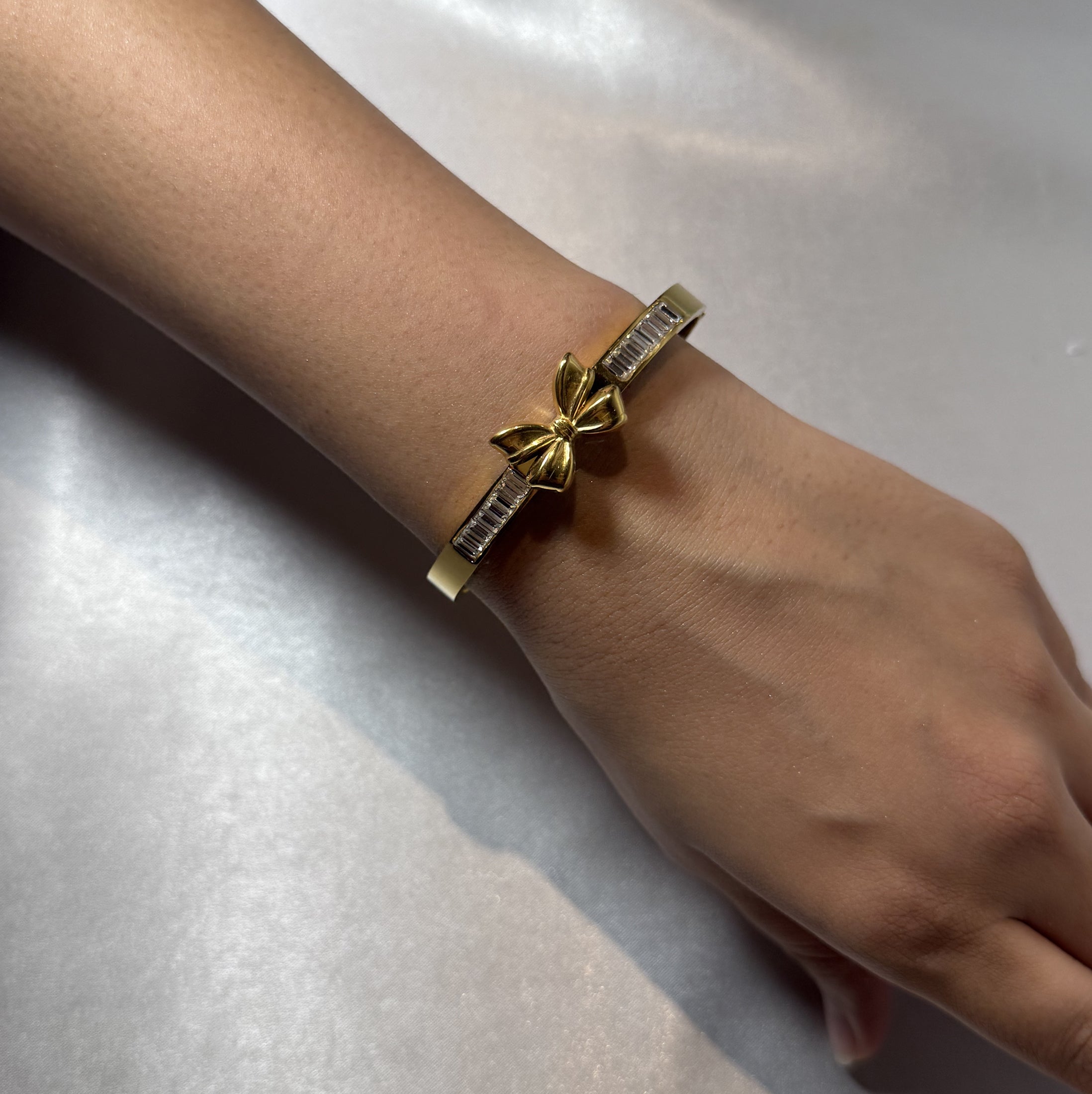 Bow diamond bracelet