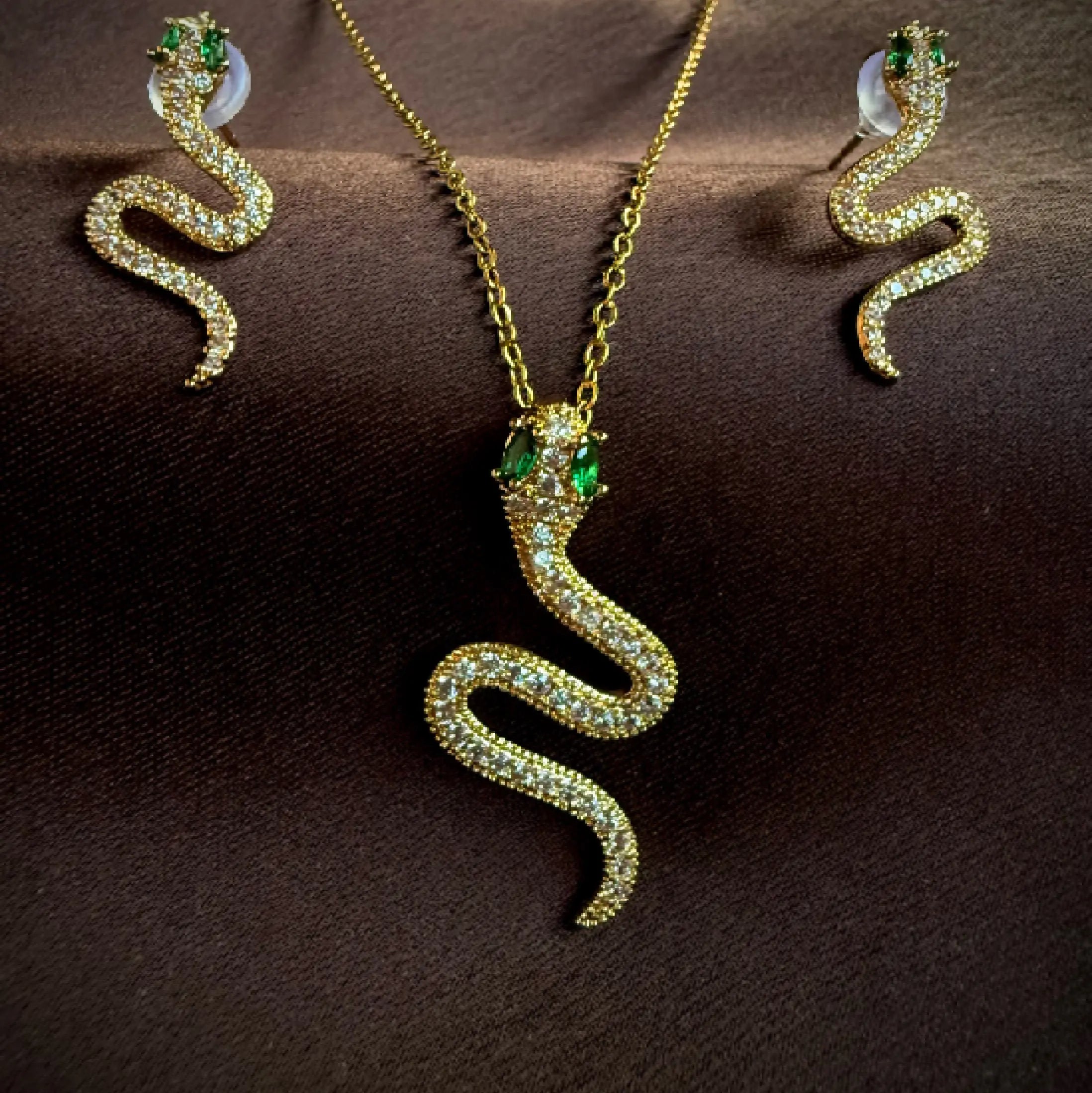 Studded Snake With Green Eye Set