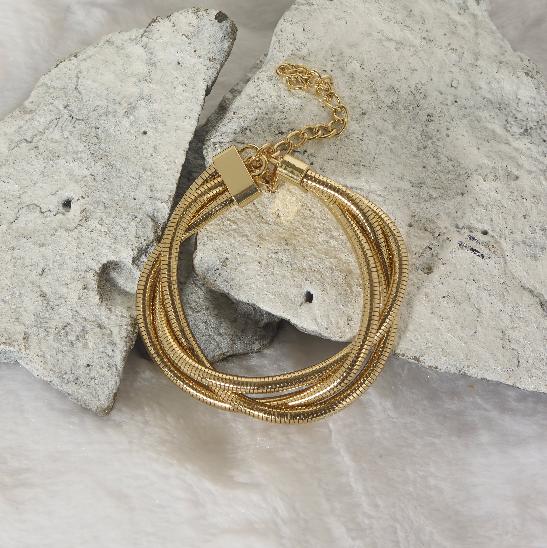 Twist and turn gold bracelet